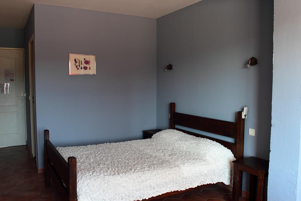 Hotel Le Couloubrier Le Muy Phòng bức ảnh