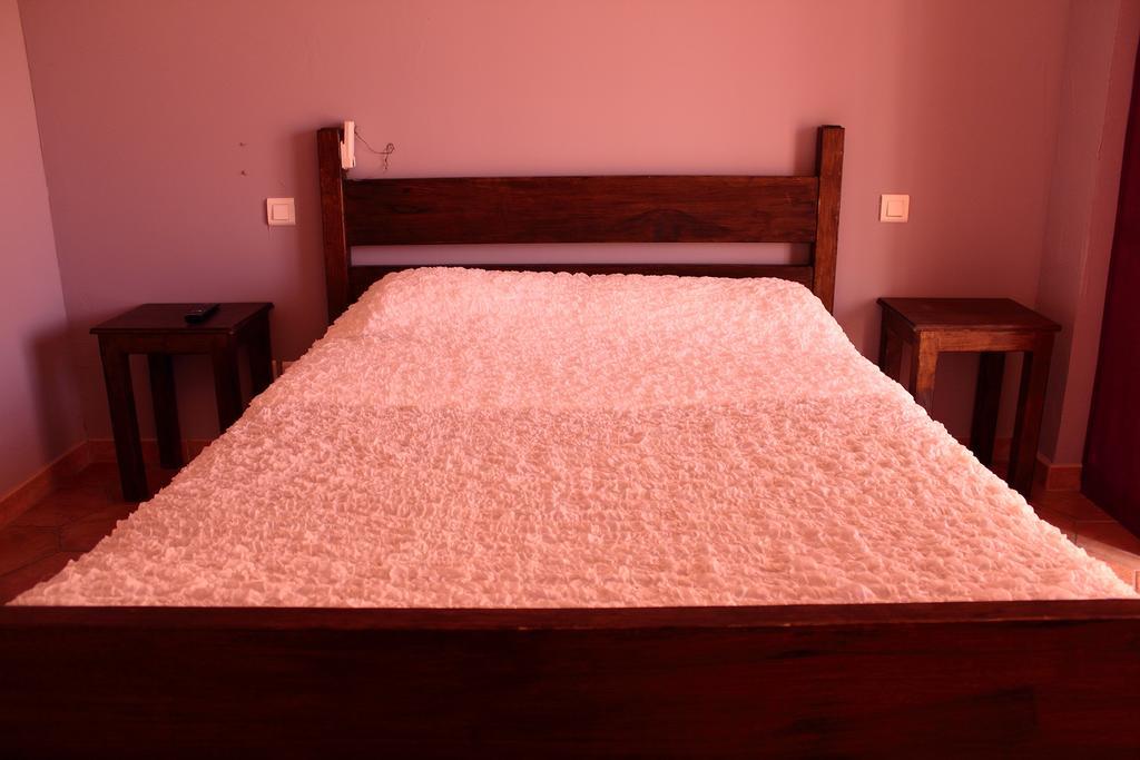 Hotel Le Couloubrier Le Muy Phòng bức ảnh