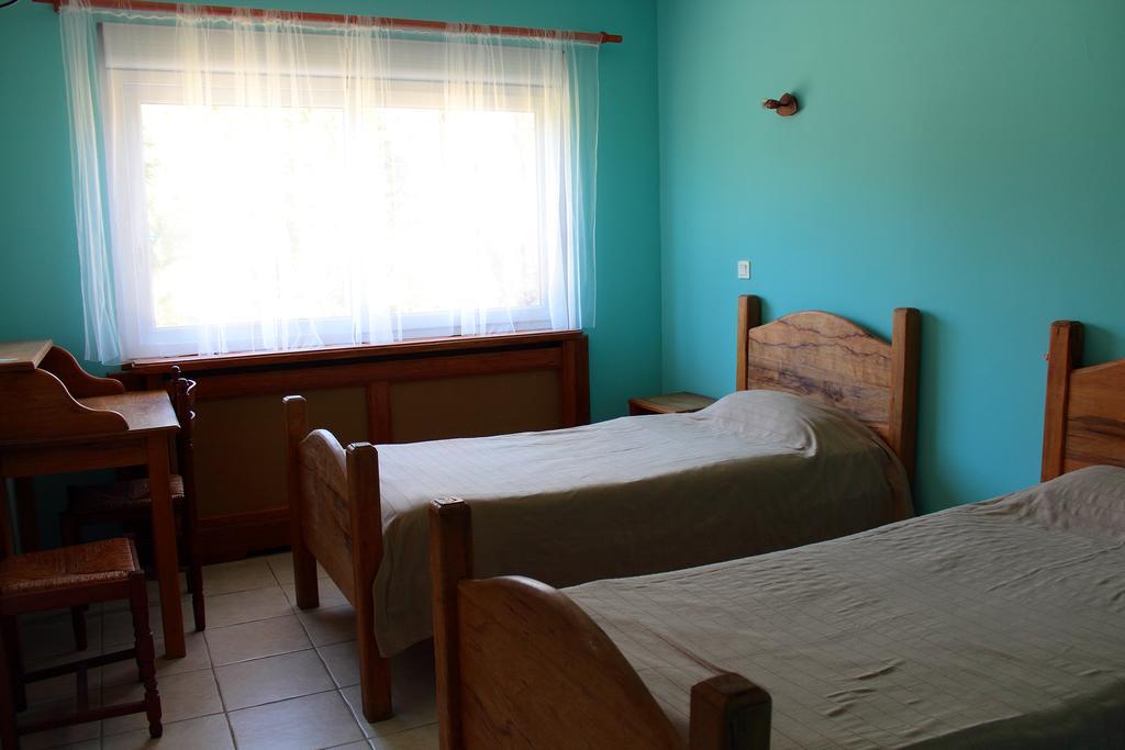Hotel Le Couloubrier Le Muy Phòng bức ảnh